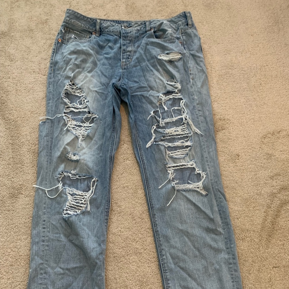 American Eagle Ripped TomGirl Jeans Size 16